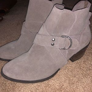 American Eagle Tope colored ankle booties!
